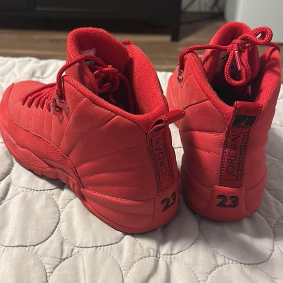 Size 7 Women’s Jordan 12s - Picture 2 of 2